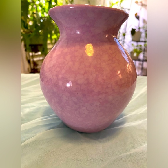 VINTAGE PINK POTTERY VASE - Picture 3 of 5